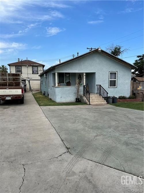 241 L St, Bakersfield, CA, 93304-3043 | Card Image