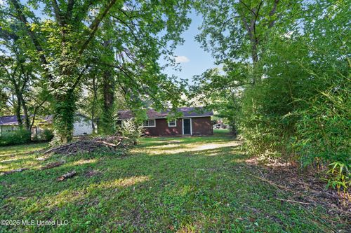 620 Queen Cir, Jackson, MS, 39209-2213 | Card Image