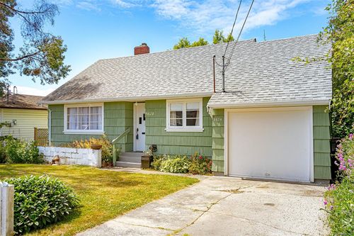 9674 Third St, Sidney, BC, V8L3A3 | Card Image