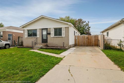 27739 Bohnhoff St, Roseville, MI, 48066-3044 | Card Image
