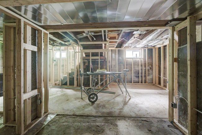 1030 Dundas St S, House other with 4 bedrooms, 1 bathrooms and 4 parking in Cambridge ON | Image 18