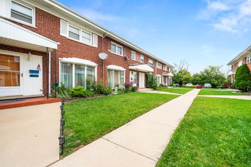 apt-d-8929 Robin Dr, Des Plaines, IL, 60016-5492 | Card Image
