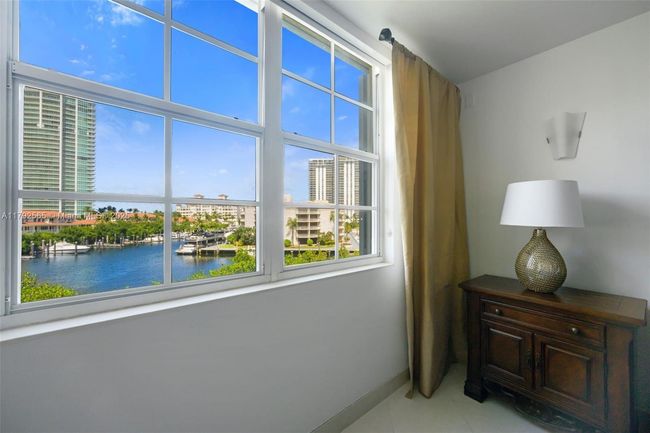 1406 - 19999 E Country Club Dr, Condo with 2 bedrooms, 2 bathrooms and null parking in Aventura FL | Image 14