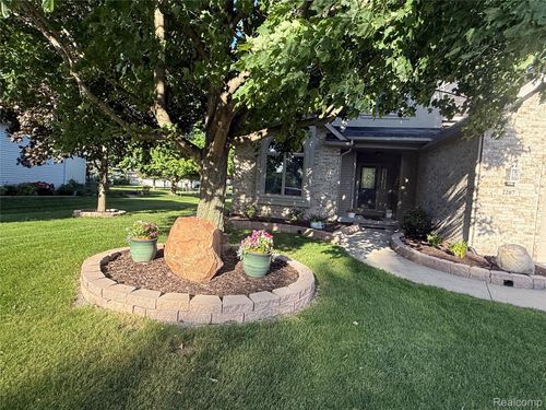 2207 Mapleview Ct, Davison, MI, 48423-7803 | Card Image