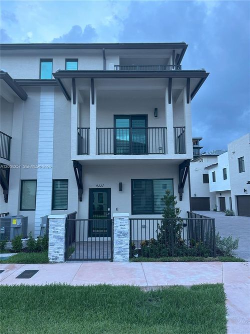 4227 Nw 83rd Path, Doral, FL, 33166 | Card Image
