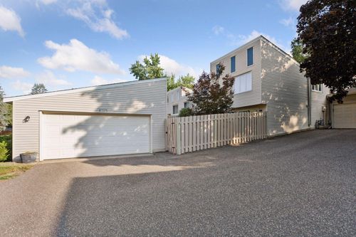 5673 W Bavarian Pass, Fridley, MN, 55432-6010 | Card Image