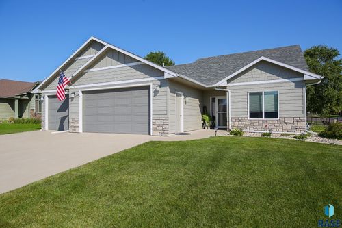 3728 E Steeple St, Sioux Falls, SD, 57103-8611 | Card Image