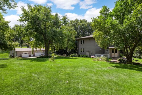 1951 Lake Manor Rd Ne, Solon, IA, 52333-8707 | Card Image