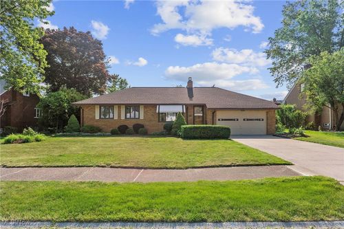 2637 Carmen Dr, Rocky River, OH, 44116-3313 | Card Image
