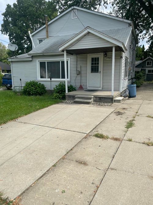 11790 Haller St, Livonia, MI, 48150-6302 | Card Image