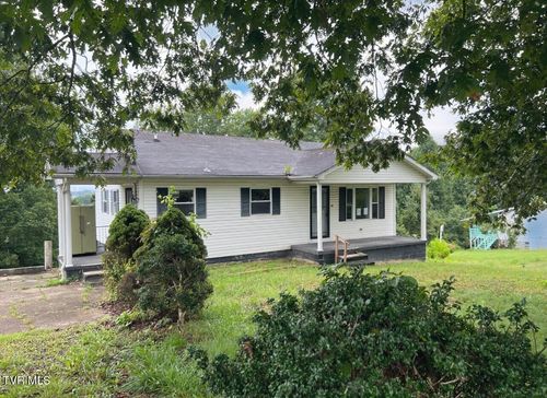 596 Big Smith Ridge Rd, Clintwood, VA, 24228-6957 | Card Image