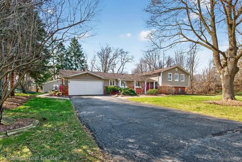 47025 S Chigwidden Dr, Northville, MI, 48167-3314 | Card Image