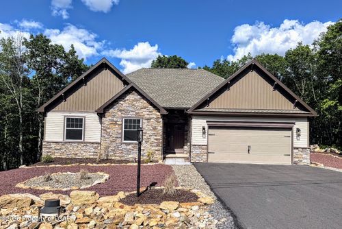 9 Tulip Tree Ln, Hazleton, PA, 18202-8802 | Card Image