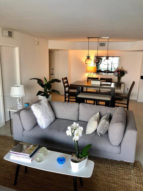 ph207-2333 Brickell Ave, Miami, FL, 33129-2435 | Card Image