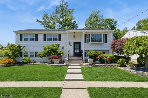1 Hollywood Dr, Woodbridge, NJ, 07095-1915 | Card Image