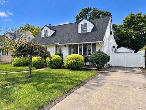 64 Fenimore St, Valley Stream, NY, 11580-3408 | Card Image
