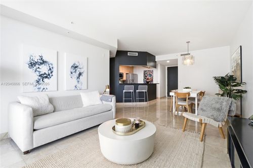 707-801 Brickell Key Blvd, Miami, FL, 33131-3711 | Card Image