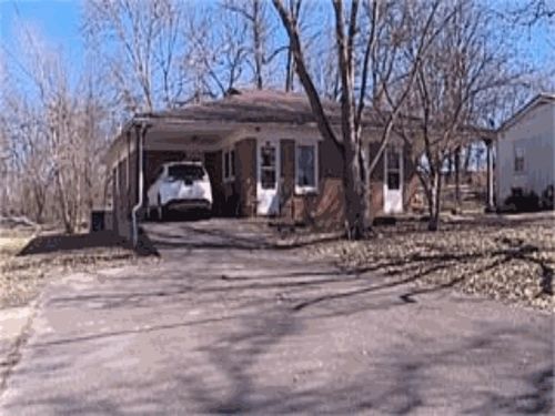 607 &amp; 609 Owen Street, Cave City, KY, 42127 | Card Image