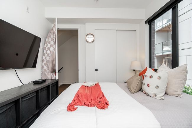 Bedroom with a closet | Image 19