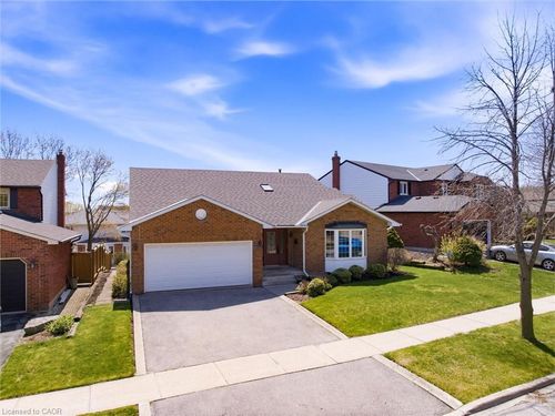 2018 Barlow Crescent, Burlington, ON, L7P4N8 | Card Image