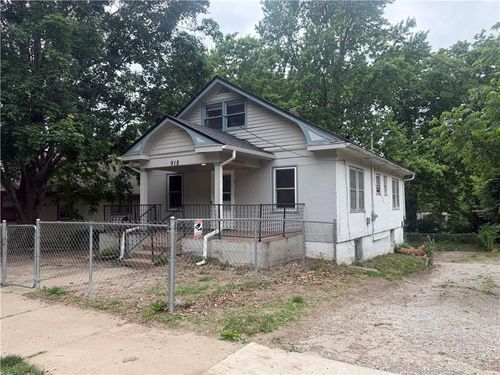 918 S Liberty St, Independence, MO, 64050-4449 | Card Image