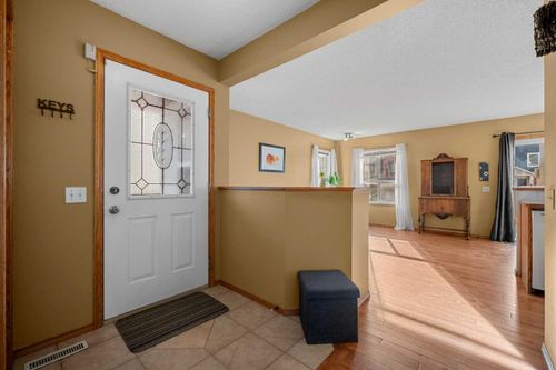 132 Bow Ridge Dr, Cochrane, AB, T4C1V8 | Card Image