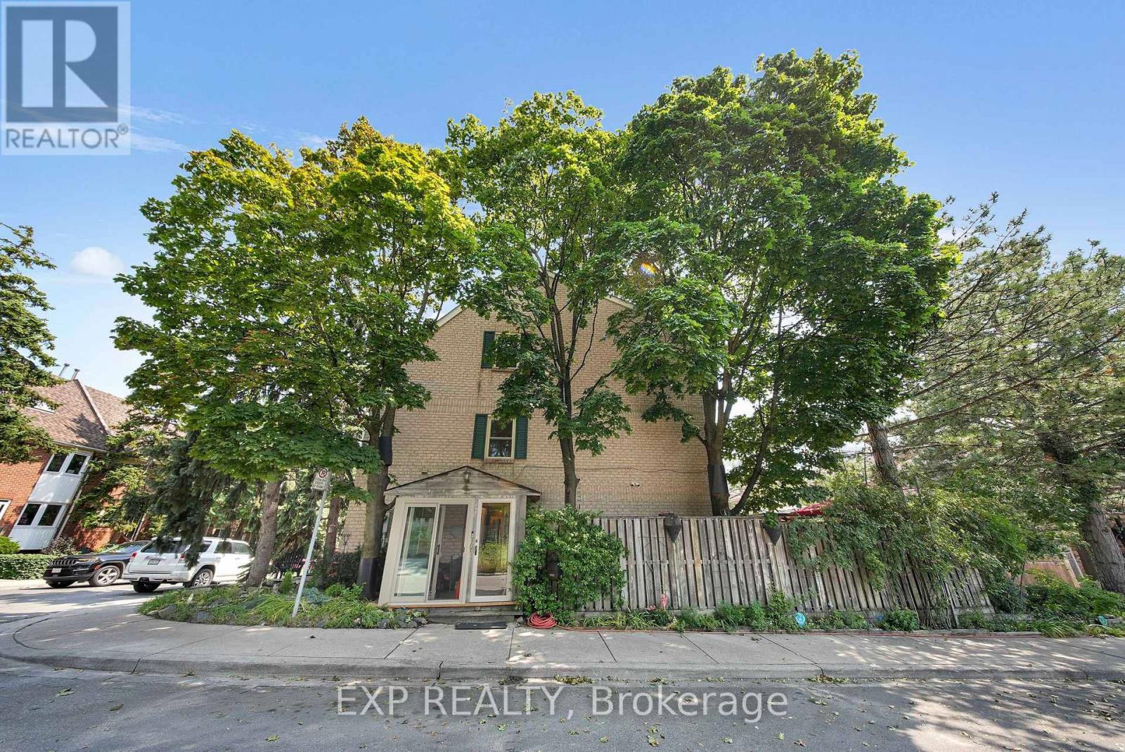 Residential in Toronto (Greenwood-Coxwell) 2
