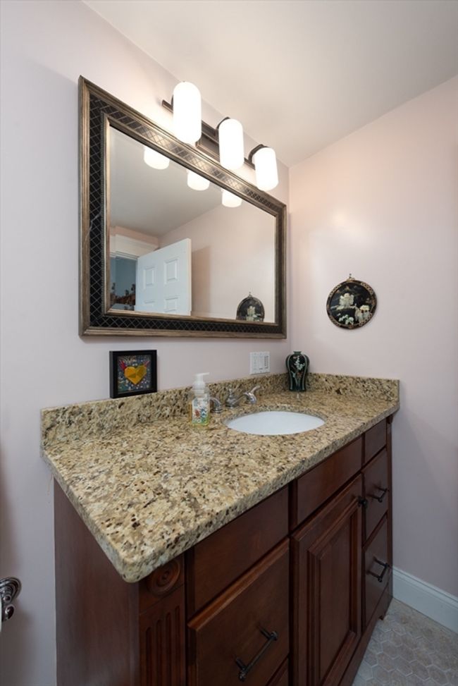 APT-3 - 74 E Main St, House other with 3 bedrooms, 3 bathrooms and 4 parking in Gloucester MA | Image 16