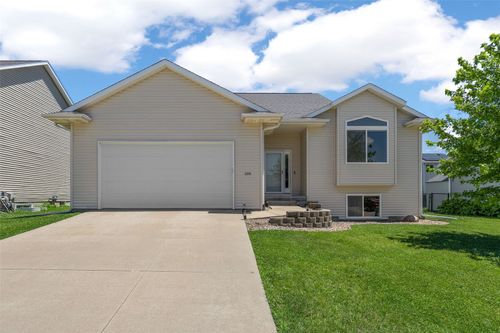 3355 Lennon Ln, Marion, IA, 52302-8929 | Card Image