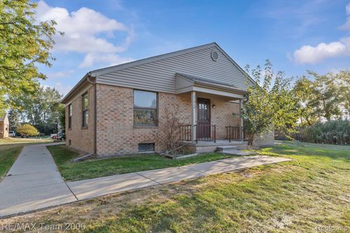 27044 Winchester St, Trenton, MI, 48183 | Card Image