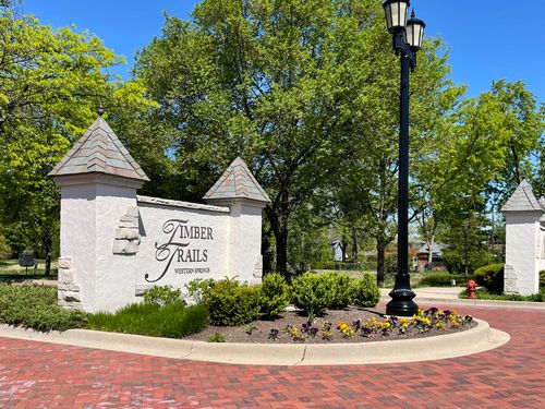 1045 Hickory Dr, Western Springs, IL, 60558-5001 | Card Image