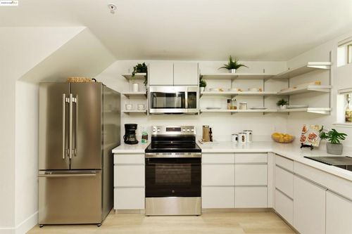 unit-315-1201 Pine St, Oakland, CA, 94607-1465 | Card Image