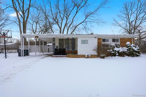 14530 Northfield Blvd, Oak Park, MI, 48237-1579 | Card Image