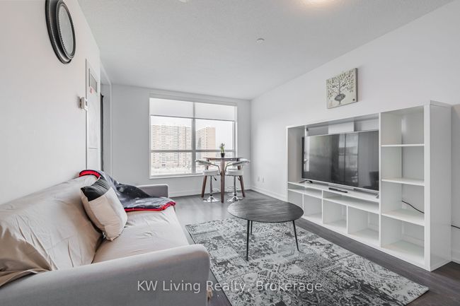 805 - 8 Trent Ave, Condo with 2 bedrooms, 1 bathrooms and 1 parking in Toronto ON | Image 9