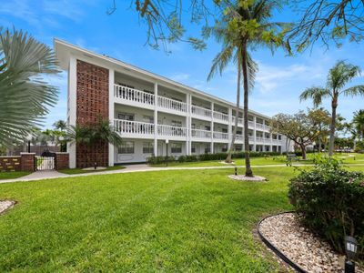 E-217 - 2455 Ne 51st St, Condo with 2 bedrooms, 1 bathrooms and null parking in Fort Lauderdale FL | Image 1