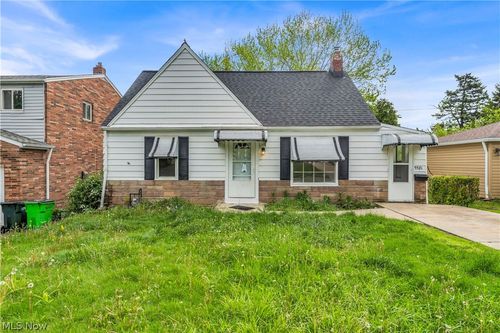 5581 Saxon Dr, Garfield Heights, OH, 44125-4167 | Card Image