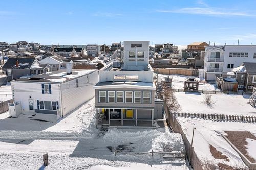6 Mac Alder St, Narragansett, RI, 02879-5860 | Card Image