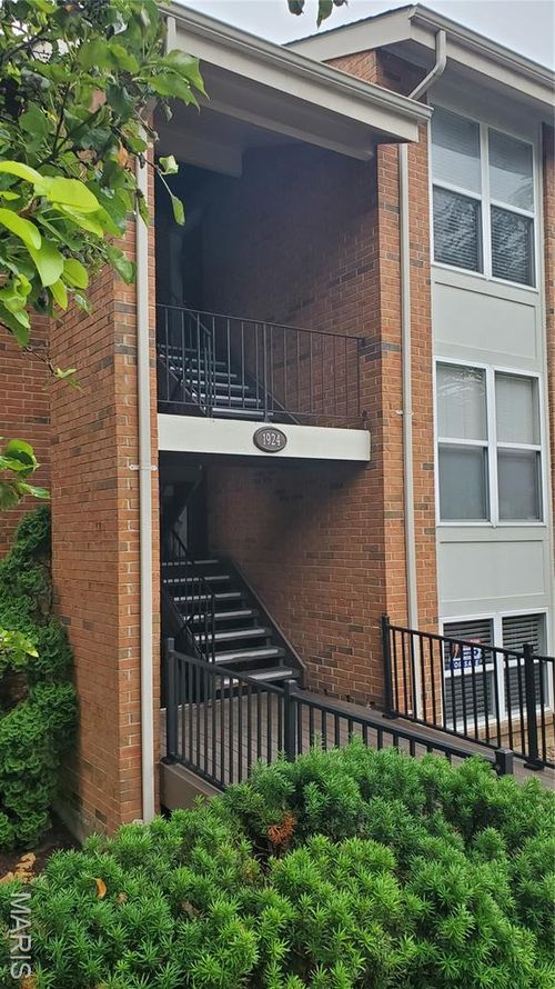 apt-102-1924 Greenglen Dr, Kirkwood, MO, 63122-5230 | Card Image