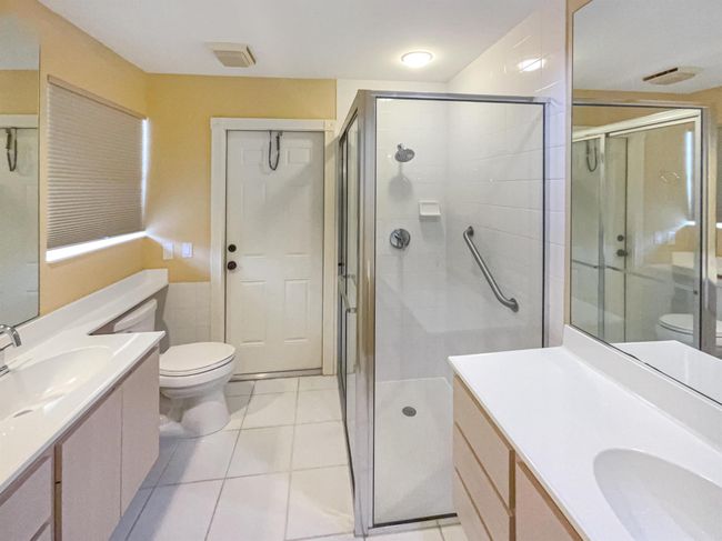 7789 Se Spicewood Cir, Condo with 2 bedrooms, 2 bathrooms and null parking in Hobe Sound FL | Image 7