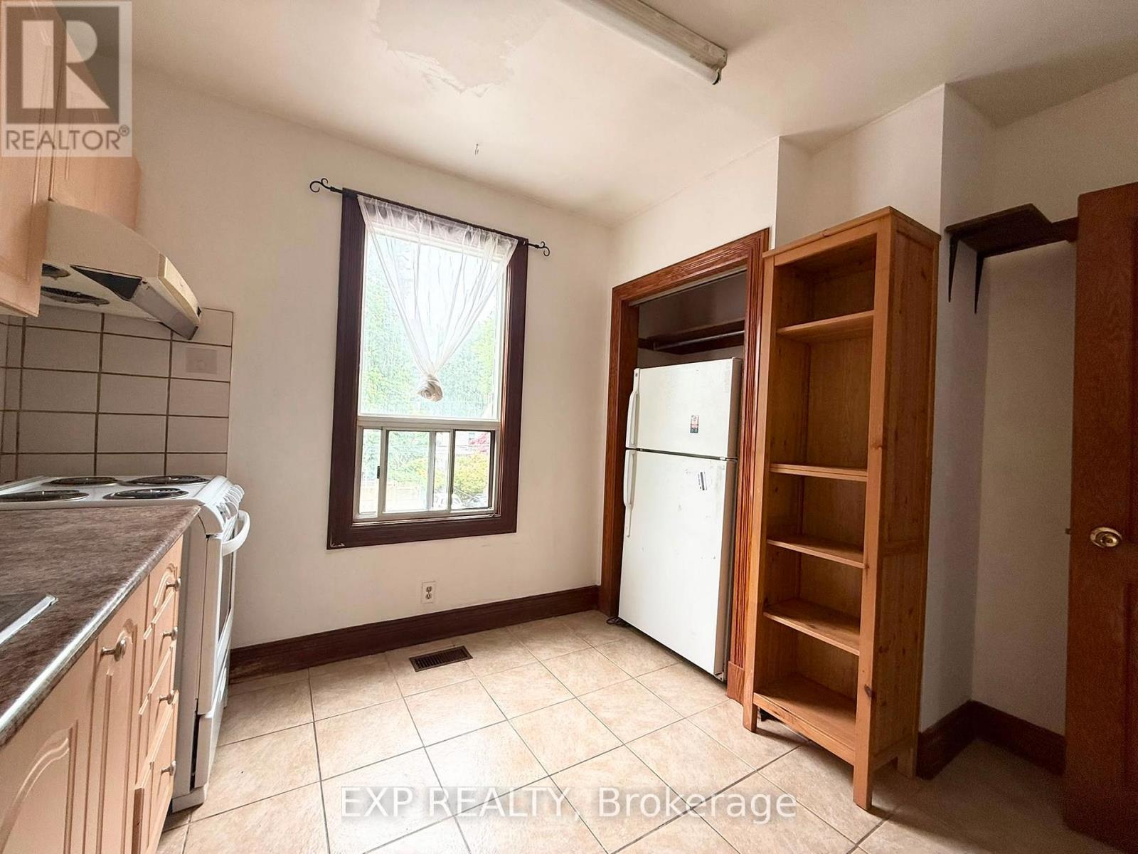 Residential Lease in Toronto (South Riverdale) 3