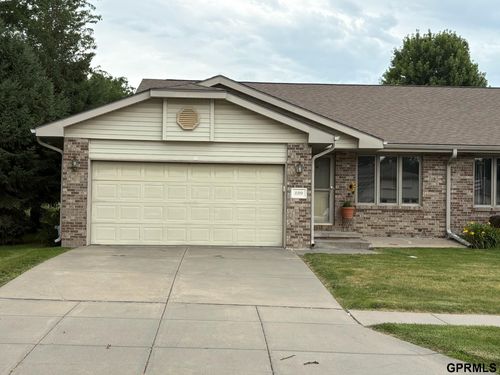 2300 Lynnridge Place, Lincoln, NE, 68521 | Card Image