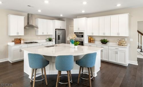 21 Eastwood Ter, East Hanover, NJ, 07936-2036 | Card Image