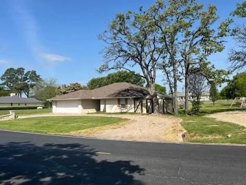 824 Kiowa Dr W, Gainesville, TX, 76240-9510 | Card Image