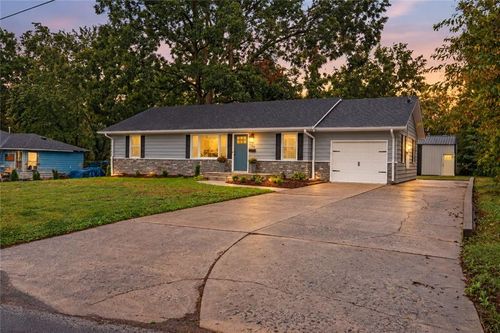 206 Highland St, Sweet Springs, MO, 65351-1215 | Card Image