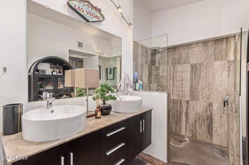 6640 N Chatelaine Pl, Phoenix, AZ, 85014-1236 | Card Image