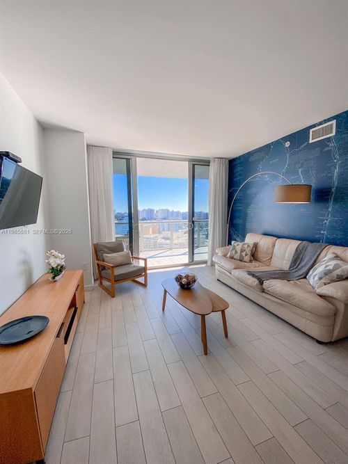 r2405-2602 E Hallandale Beach Blvd, Hallandale Beach, FL, 33009-4819 | Card Image