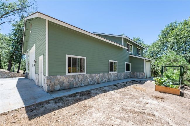 32557 Pine Cone Ct A&B, House other with 5 bedrooms, 5 bathrooms and 5 parking in Running Springs CA | Image 8