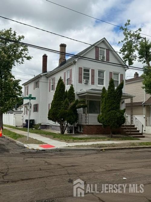 581 W Side Ave, Perth Amboy, NJ, 08861-3359 | Card Image