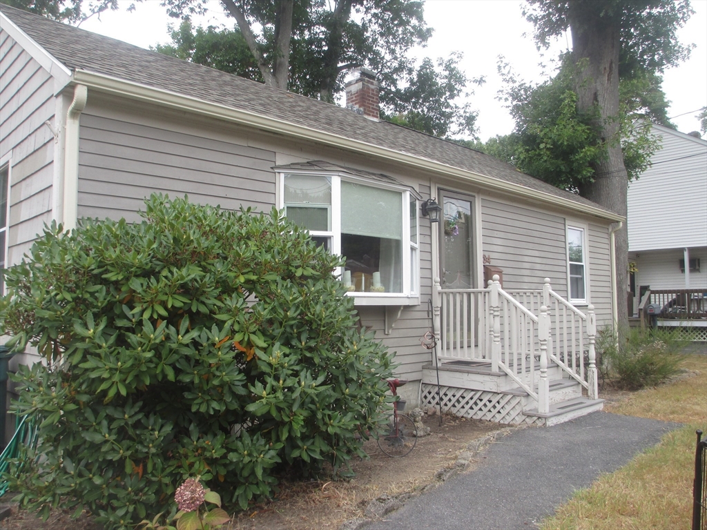 Ekstrom Cir, Abington, MA 02351