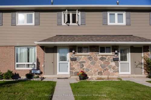 44 Village Crt, Brampton, ON, L6W1A6 | Card Image